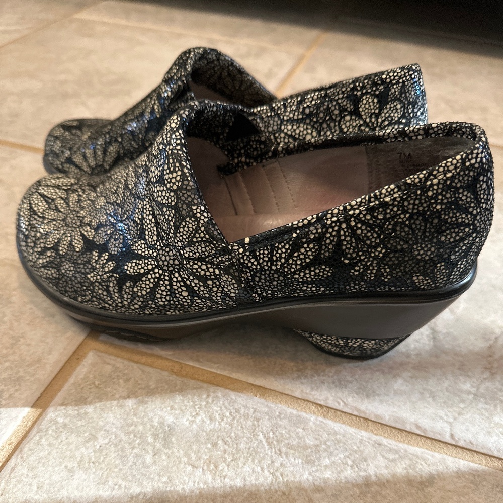 Jambu clogs